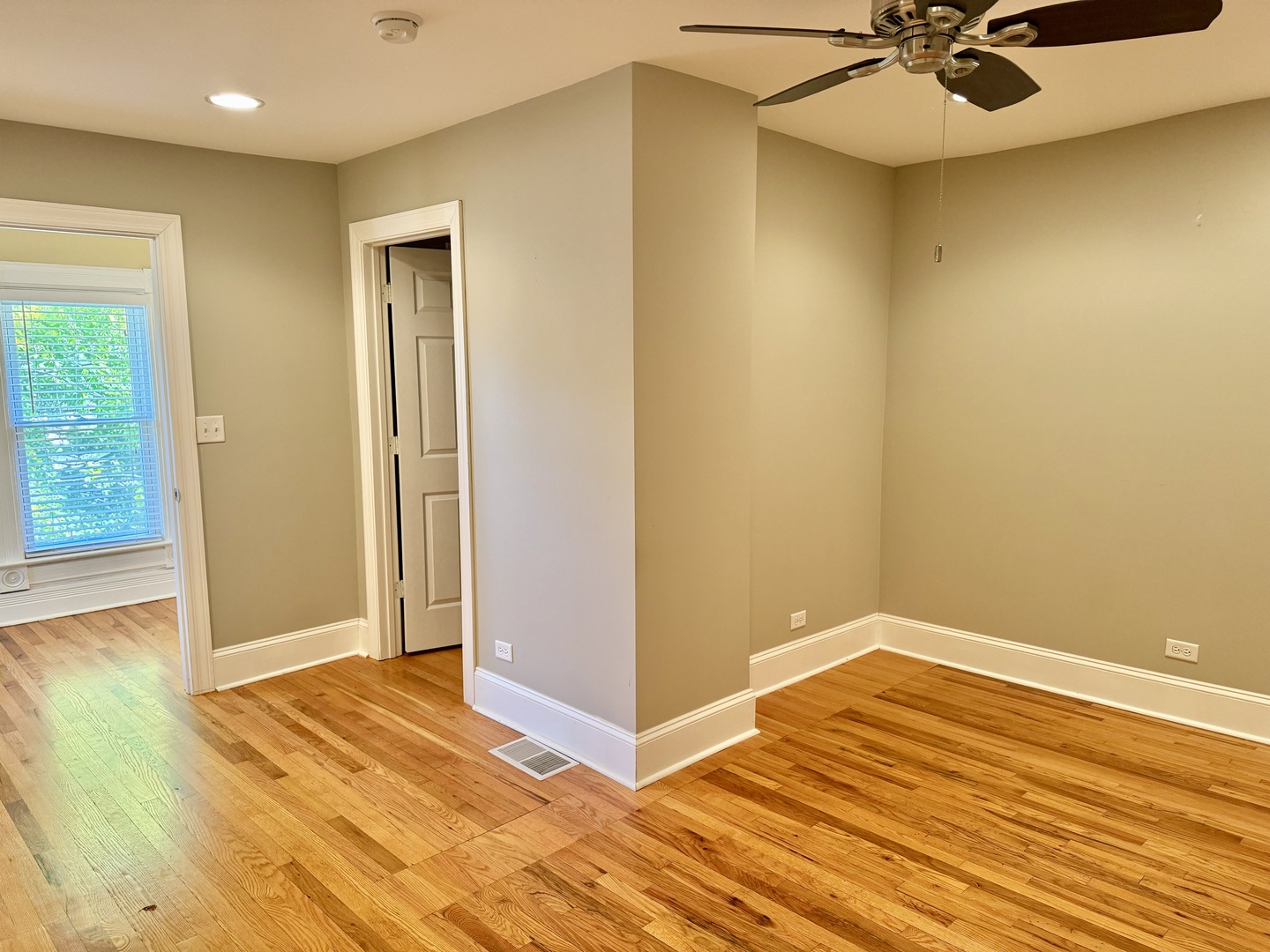 509 W Main Street #UPPER, West Dundee, IL 60118