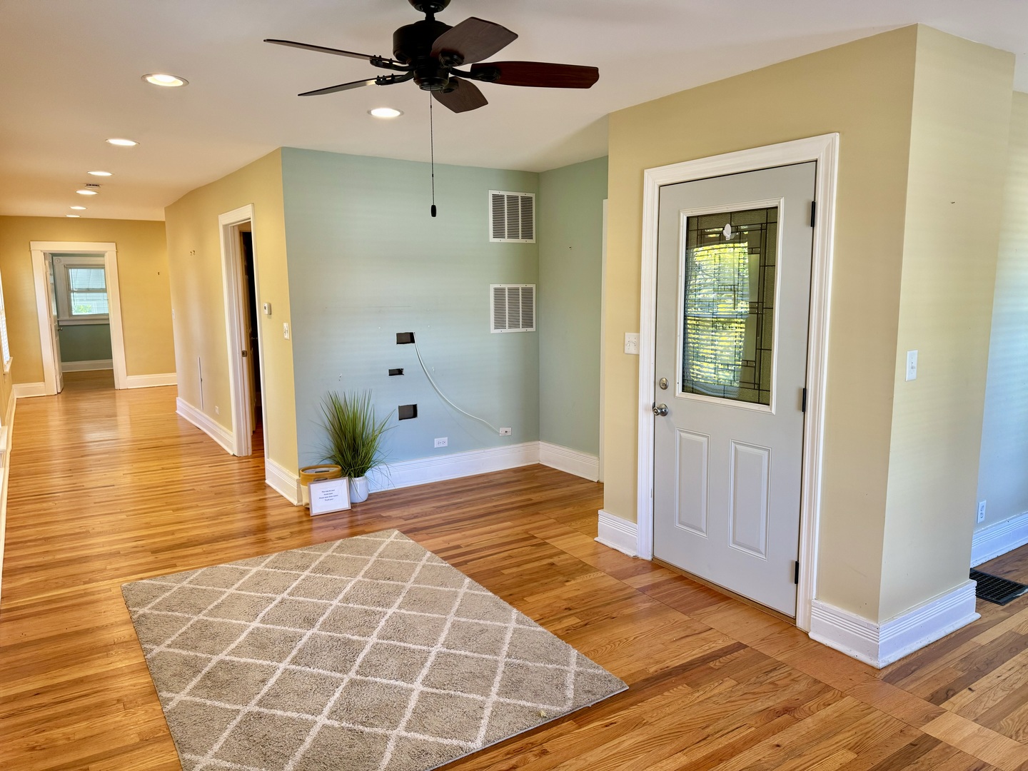 509 W Main Street #UPPER, West Dundee, IL 60118