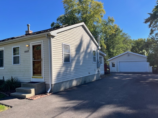 5107 Willow Lane, McHenry, IL 60050