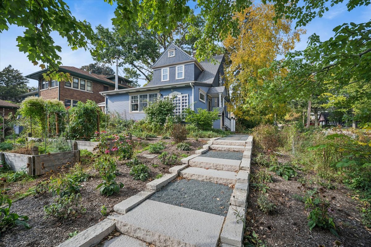 229 Vincent Place, Elgin, IL 60123