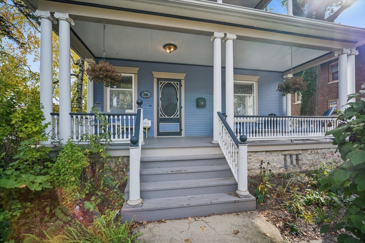 229 Vincent Place, Elgin, IL 60123