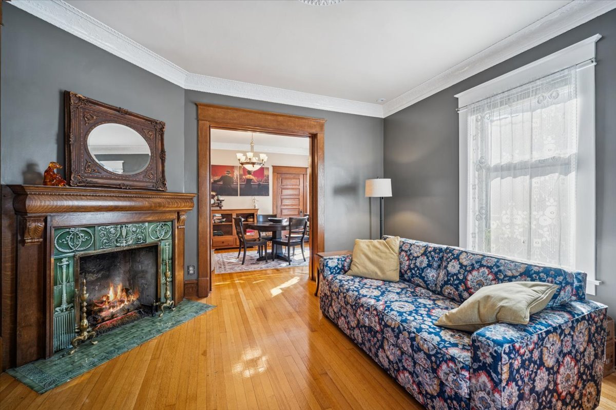 229 Vincent Place, Elgin, IL 60123