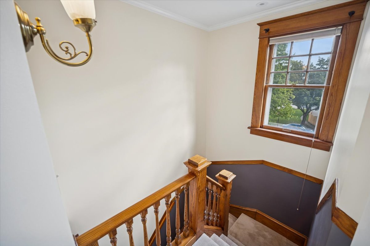 229 Vincent Place, Elgin, IL 60123