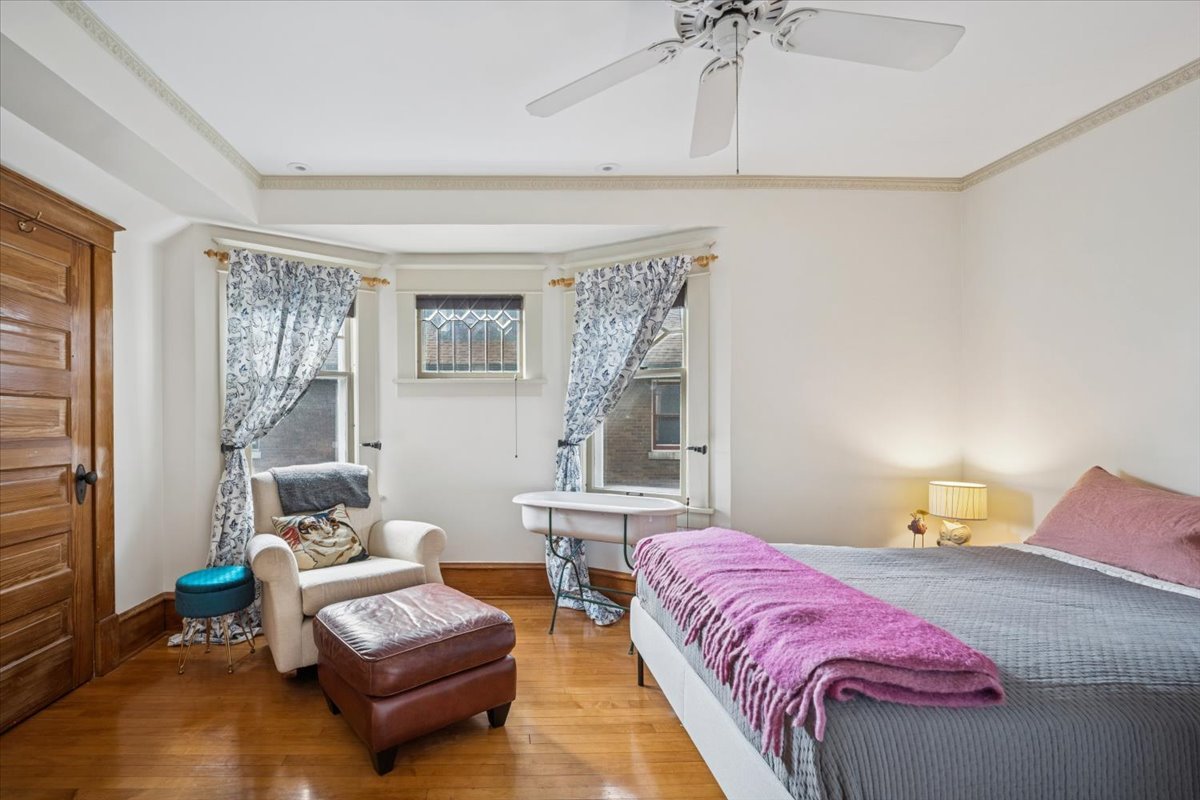 229 Vincent Place, Elgin, IL 60123