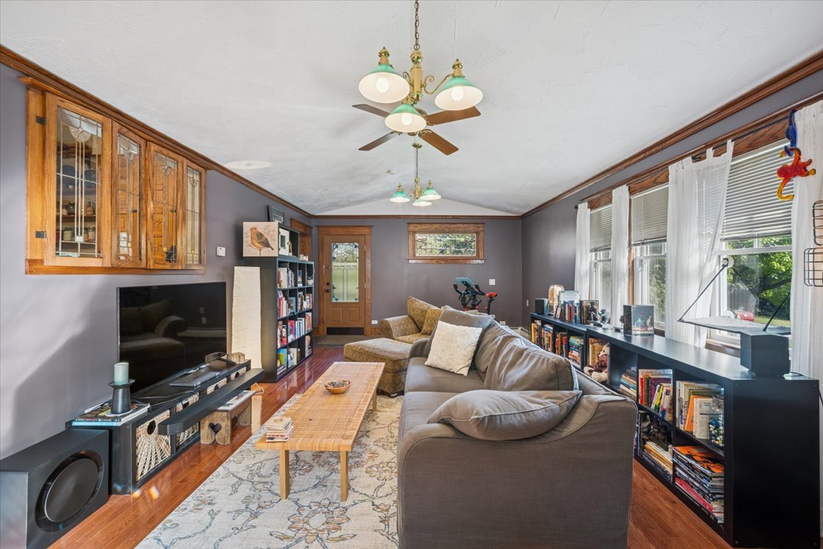 229 Vincent Place, Elgin, IL 60123