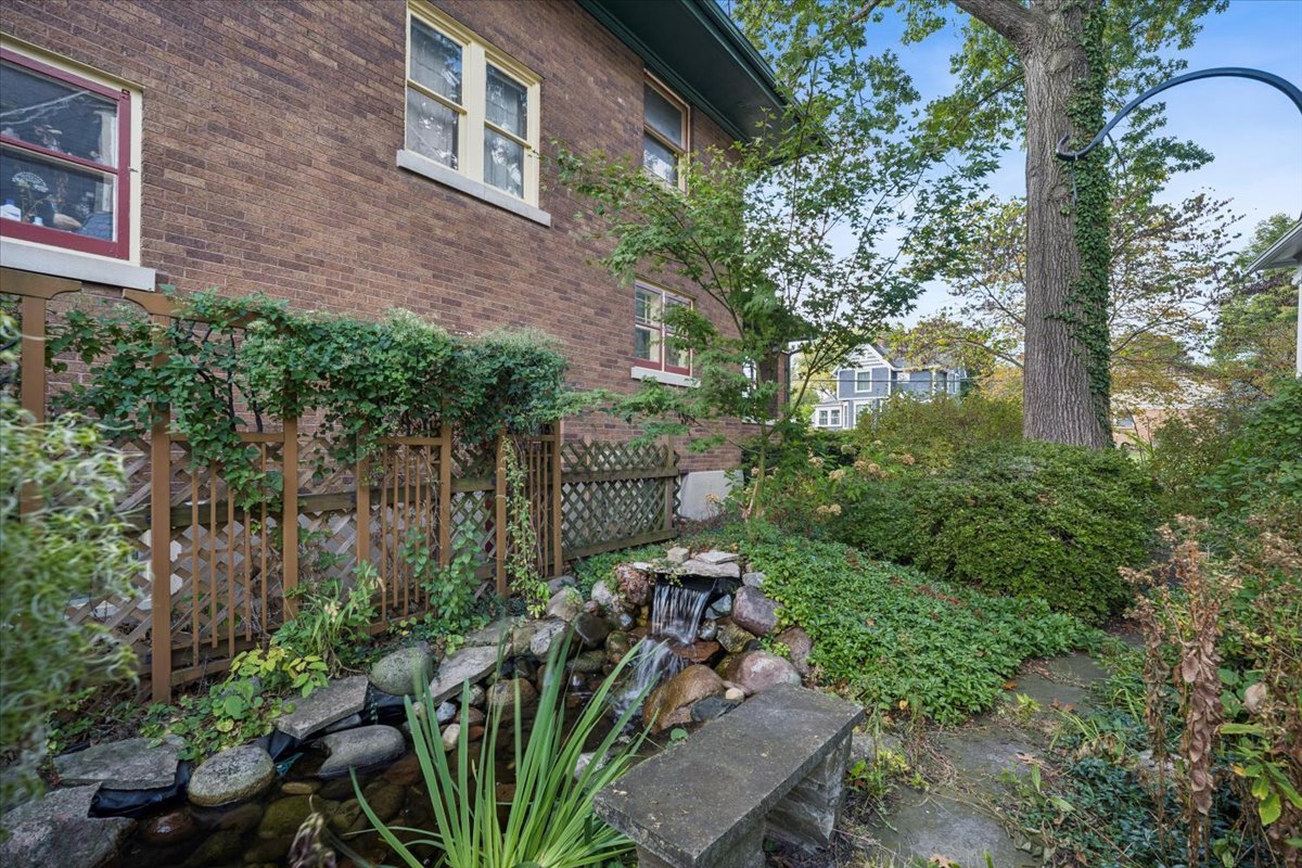 229 Vincent Place, Elgin, IL 60123