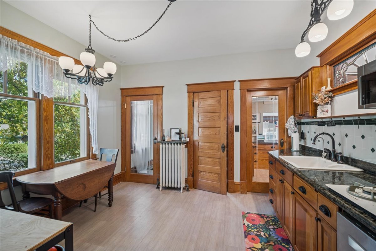 229 Vincent Place, Elgin, IL 60123