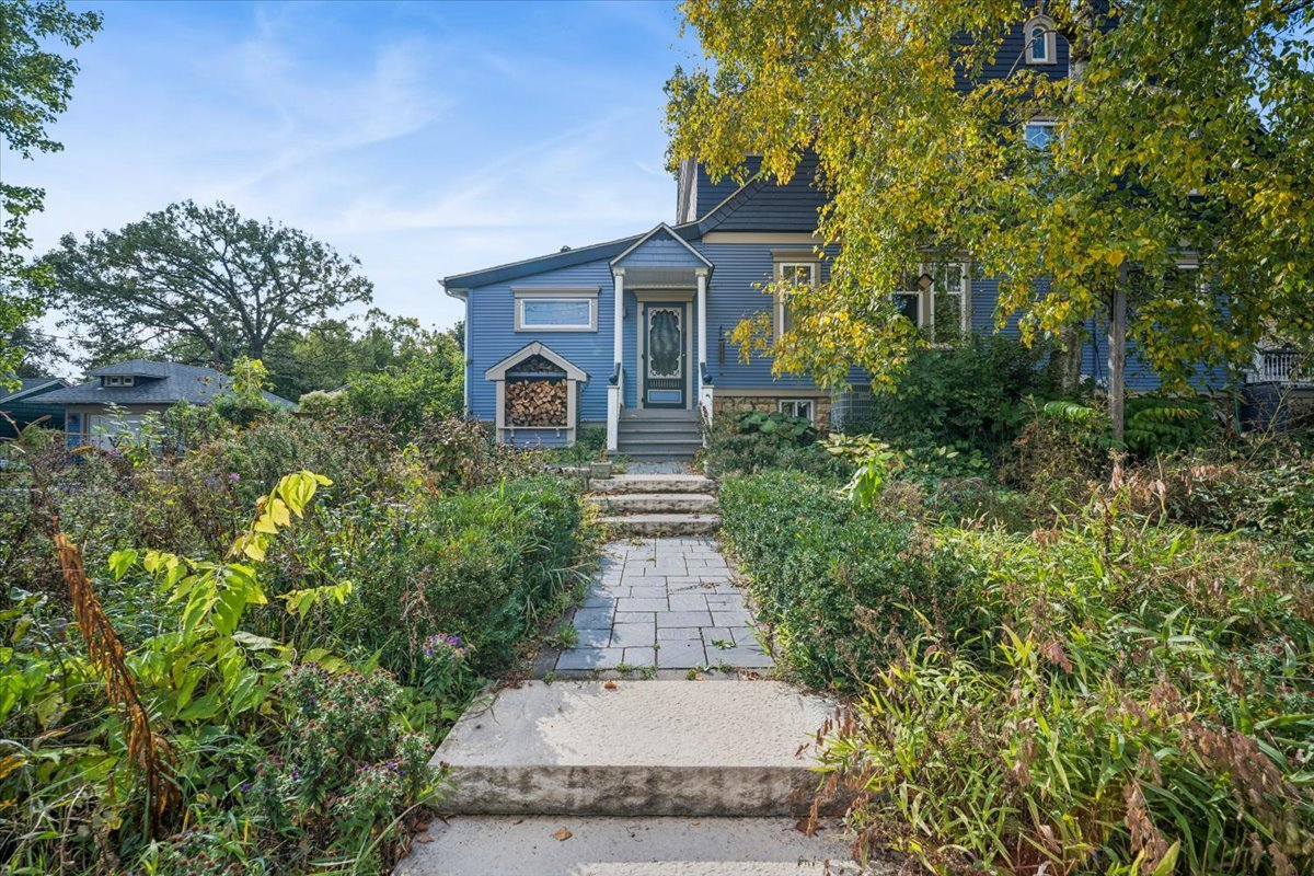 229 Vincent Place, Elgin, IL 60123