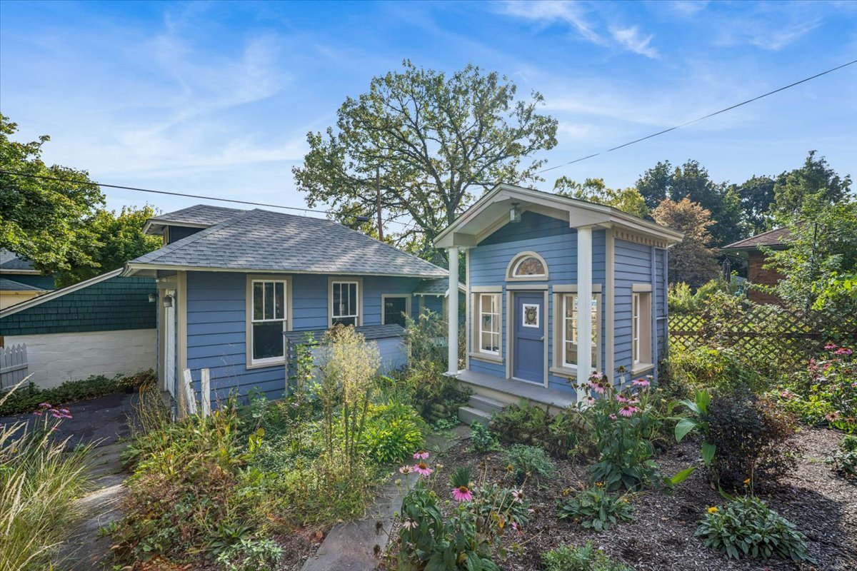 229 Vincent Place, Elgin, IL 60123