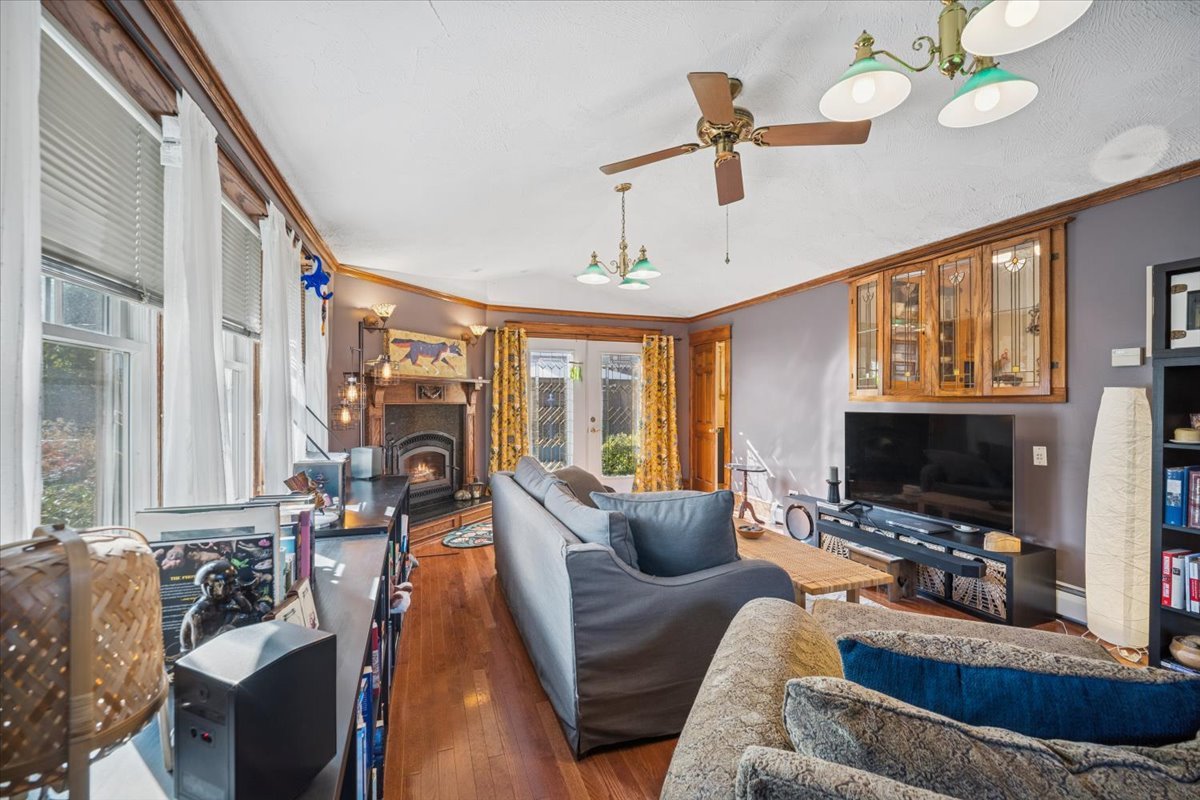 229 Vincent Place, Elgin, IL 60123