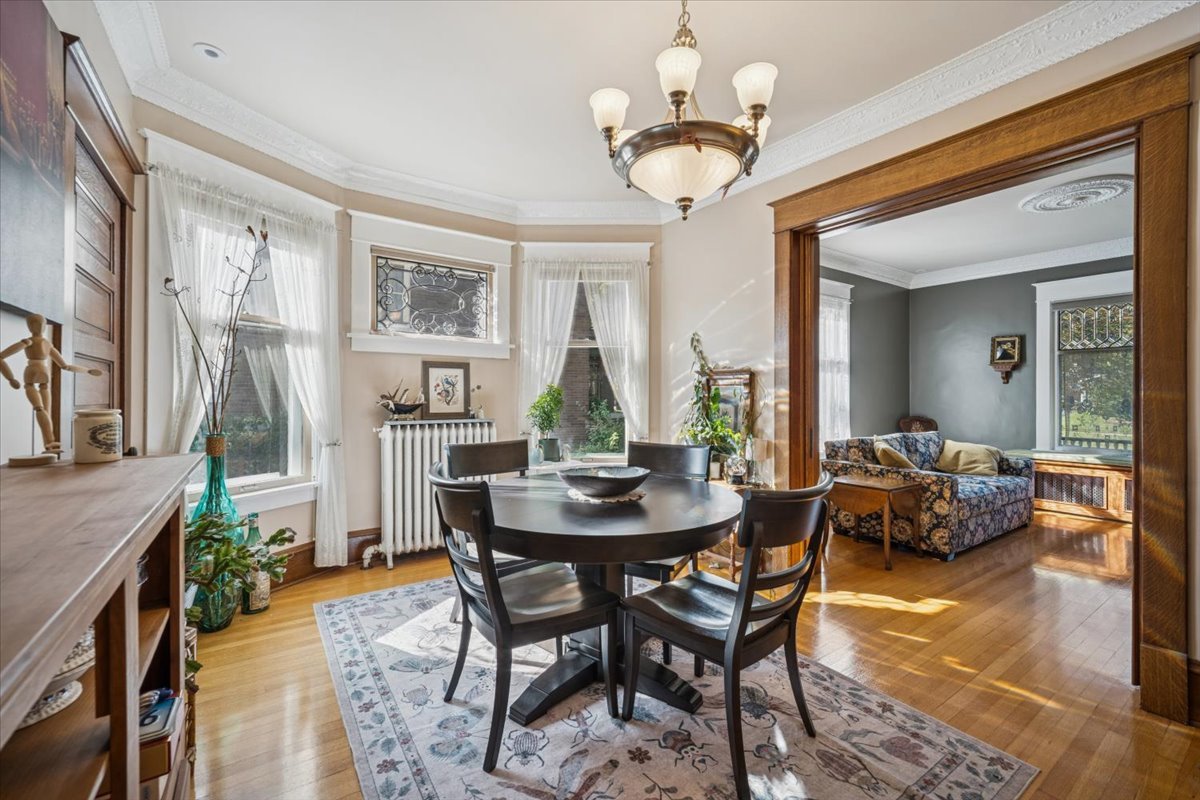 229 Vincent Place, Elgin, IL 60123