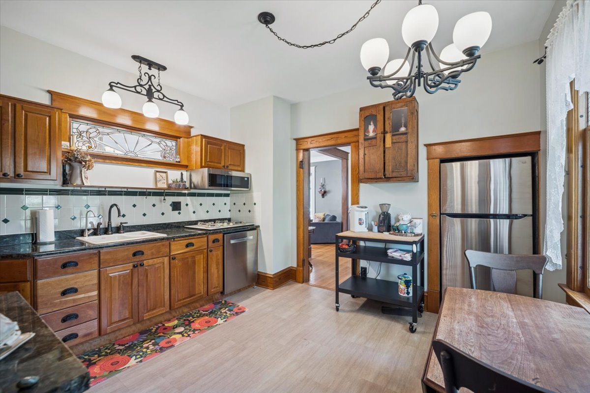 229 Vincent Place, Elgin, IL 60123