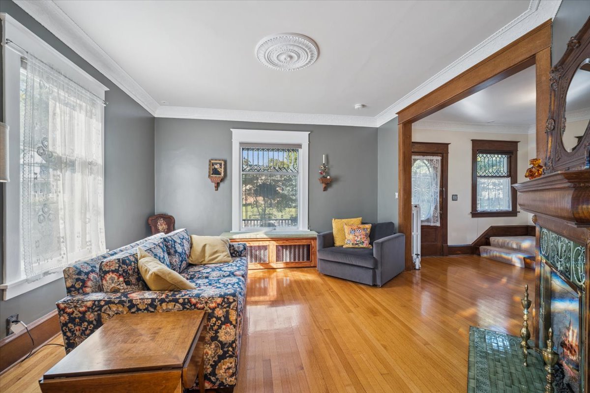 229 Vincent Place, Elgin, IL 60123