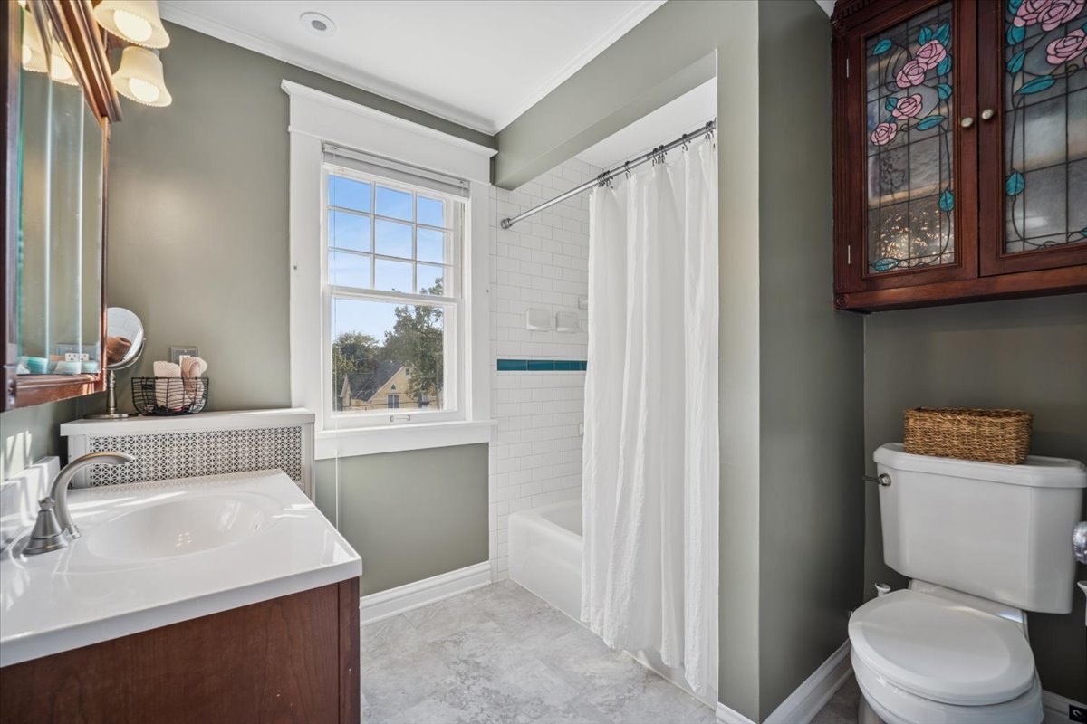 229 Vincent Place, Elgin, IL 60123