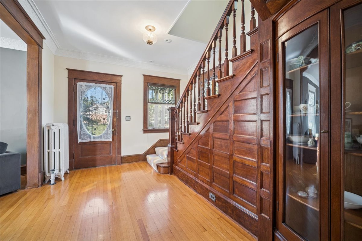 229 Vincent Place, Elgin, IL 60123