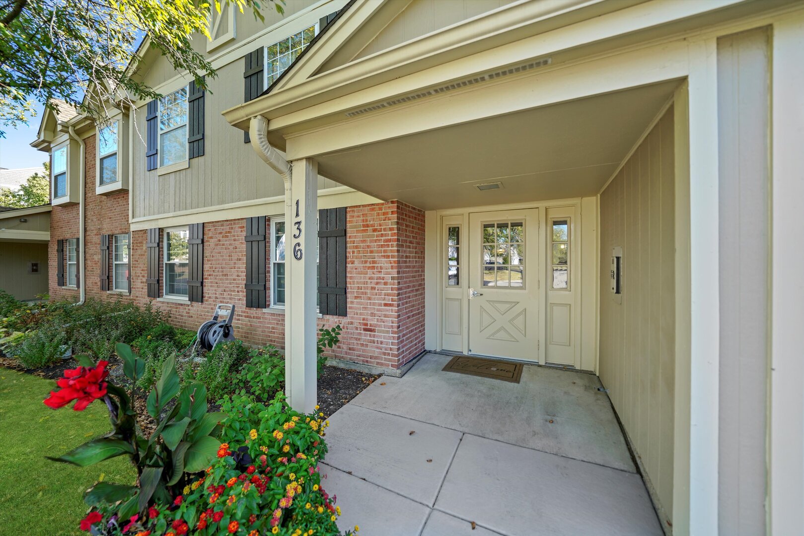 136 Wolcott Court #O2, Schaumburg, IL 60193