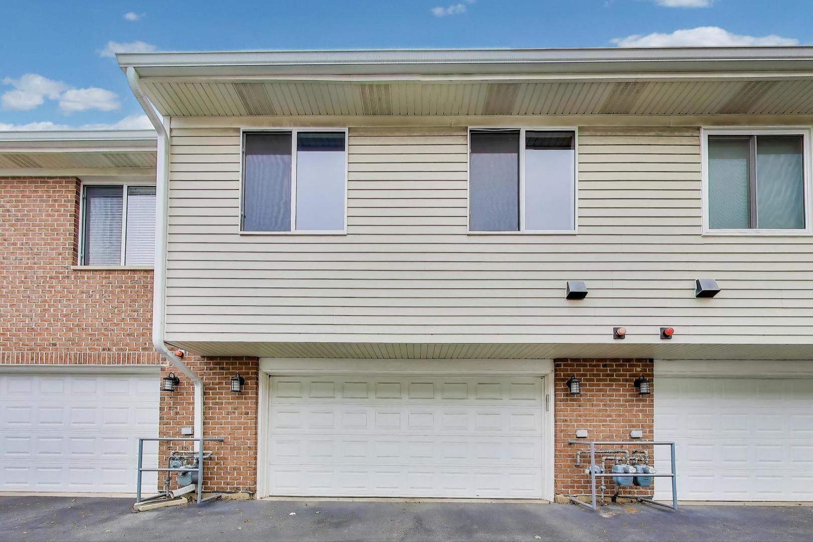 8 Donald Court, Elmhurst, IL 60126