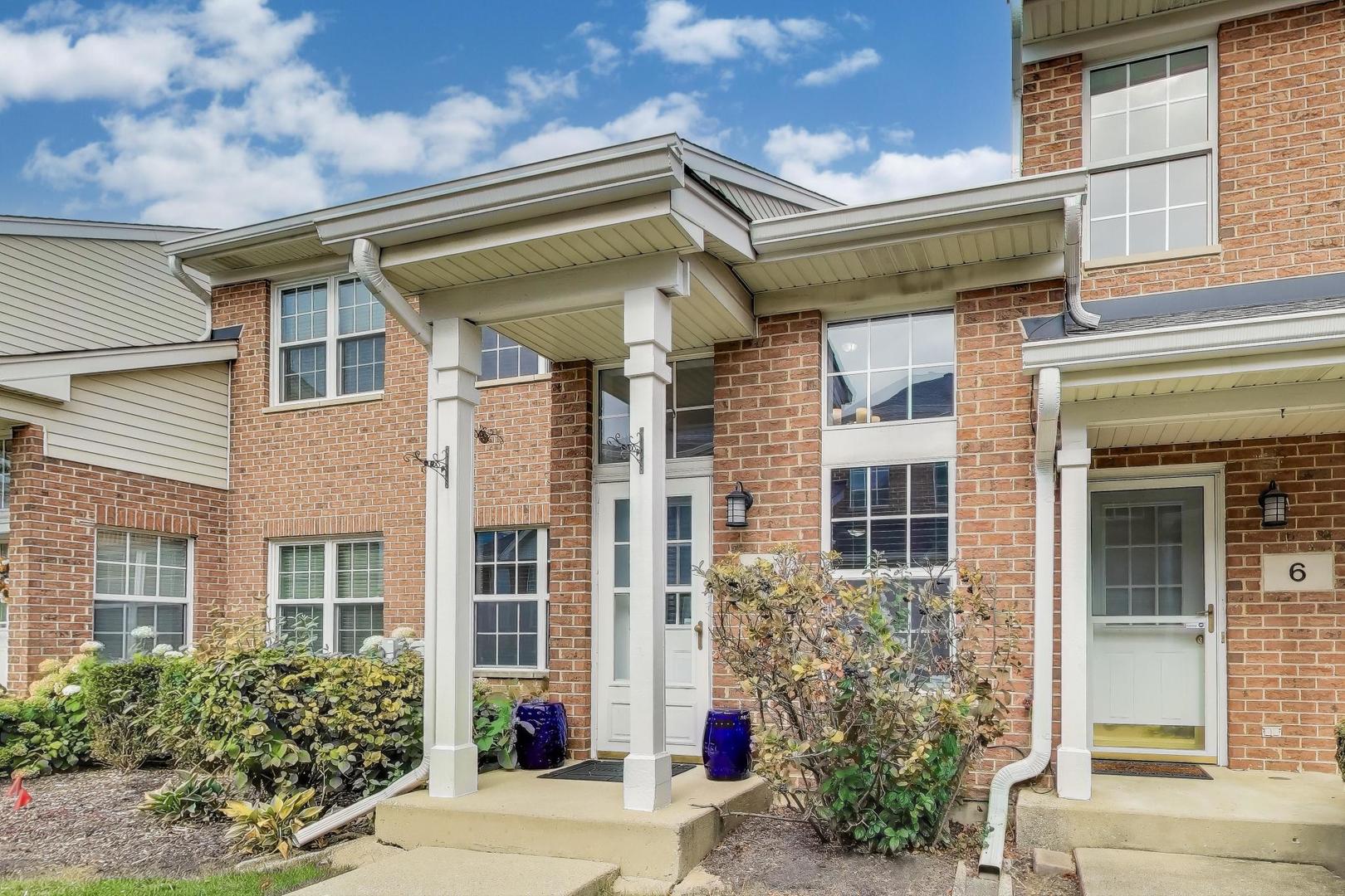8 Donald Court, Elmhurst, IL 60126