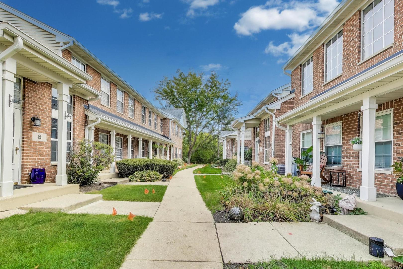 8 Donald Court, Elmhurst, IL 60126