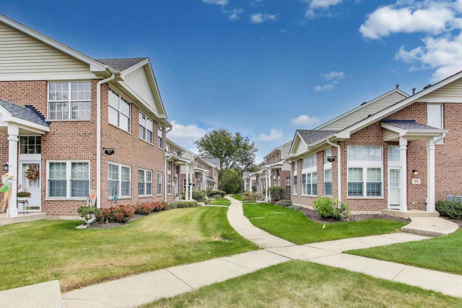 8 Donald Court, Elmhurst, IL 60126