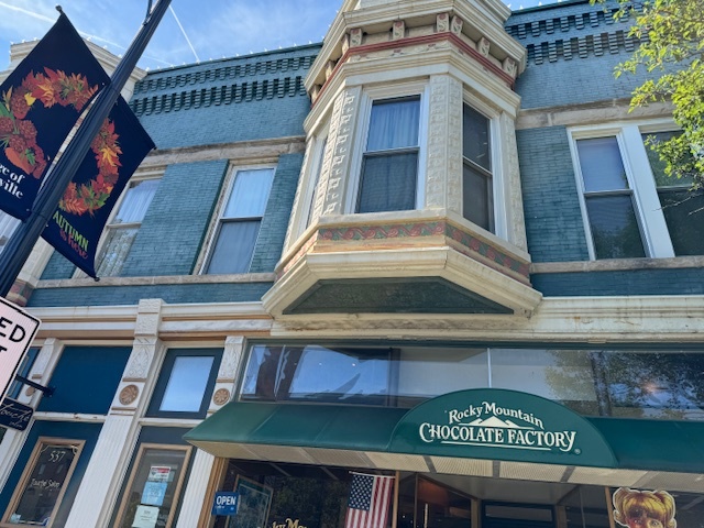 539 N Milwaukee Avenue #4, Libertyville, IL 60048