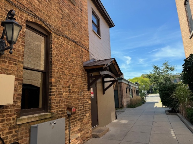 539 N Milwaukee Avenue #4, Libertyville, IL 60048