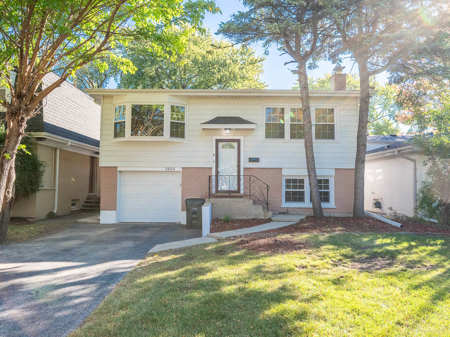 1355 S Dunton Avenue, Arlington Heights, IL 60005