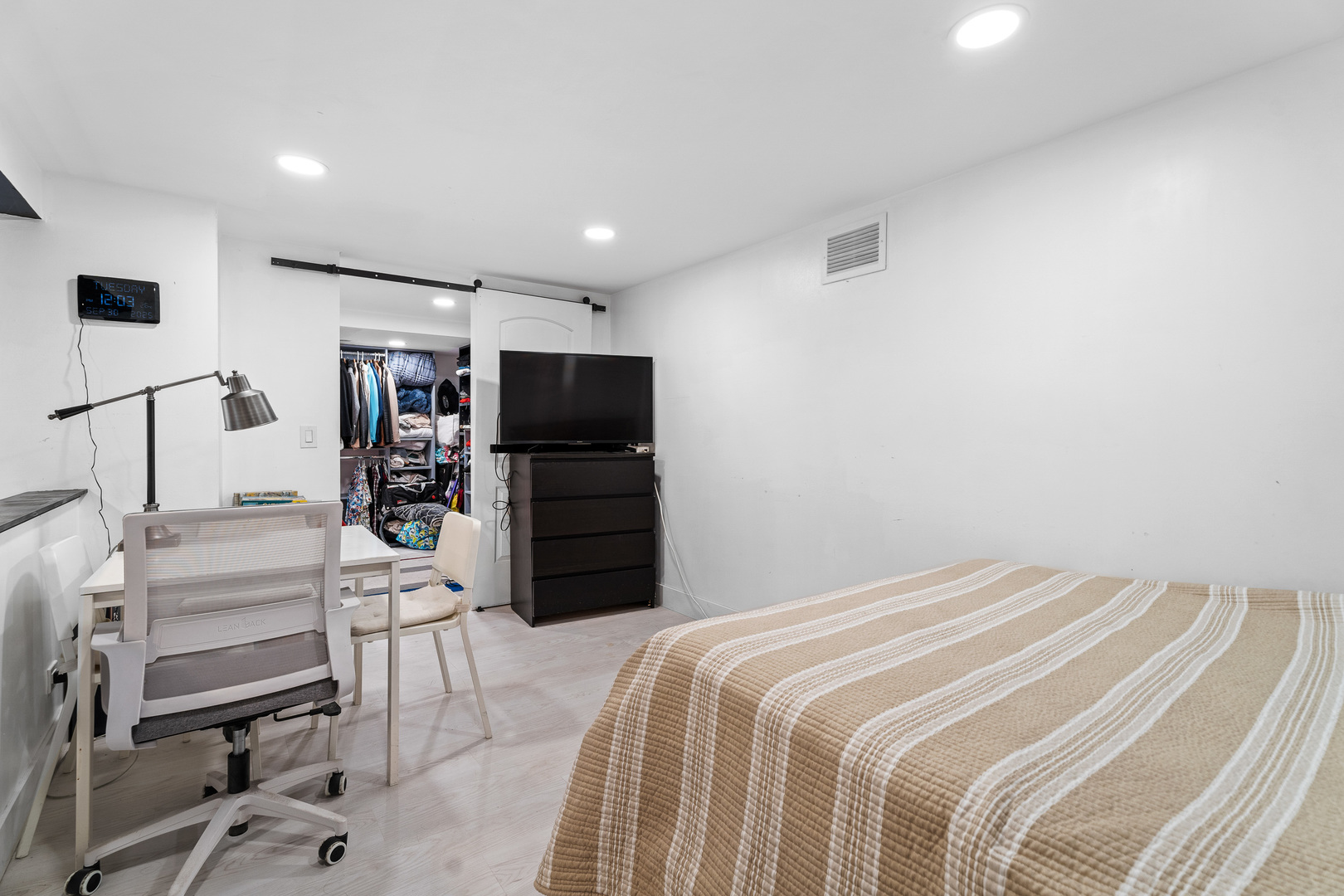 40 N TOWER Road #1E, Oak Brook, IL 60523