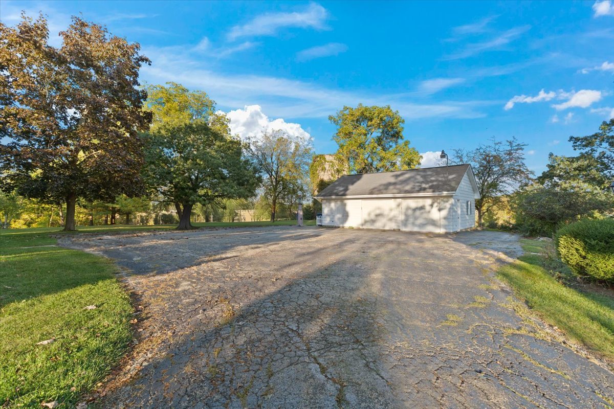 116 E Monaville Road, Lake Villa, IL 60046