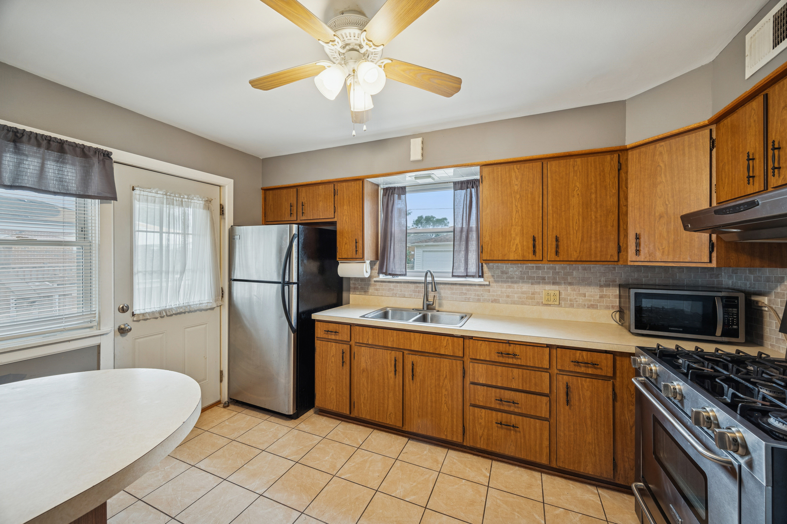 1908 BELLEVIEW Avenue, Westchester, IL 60154