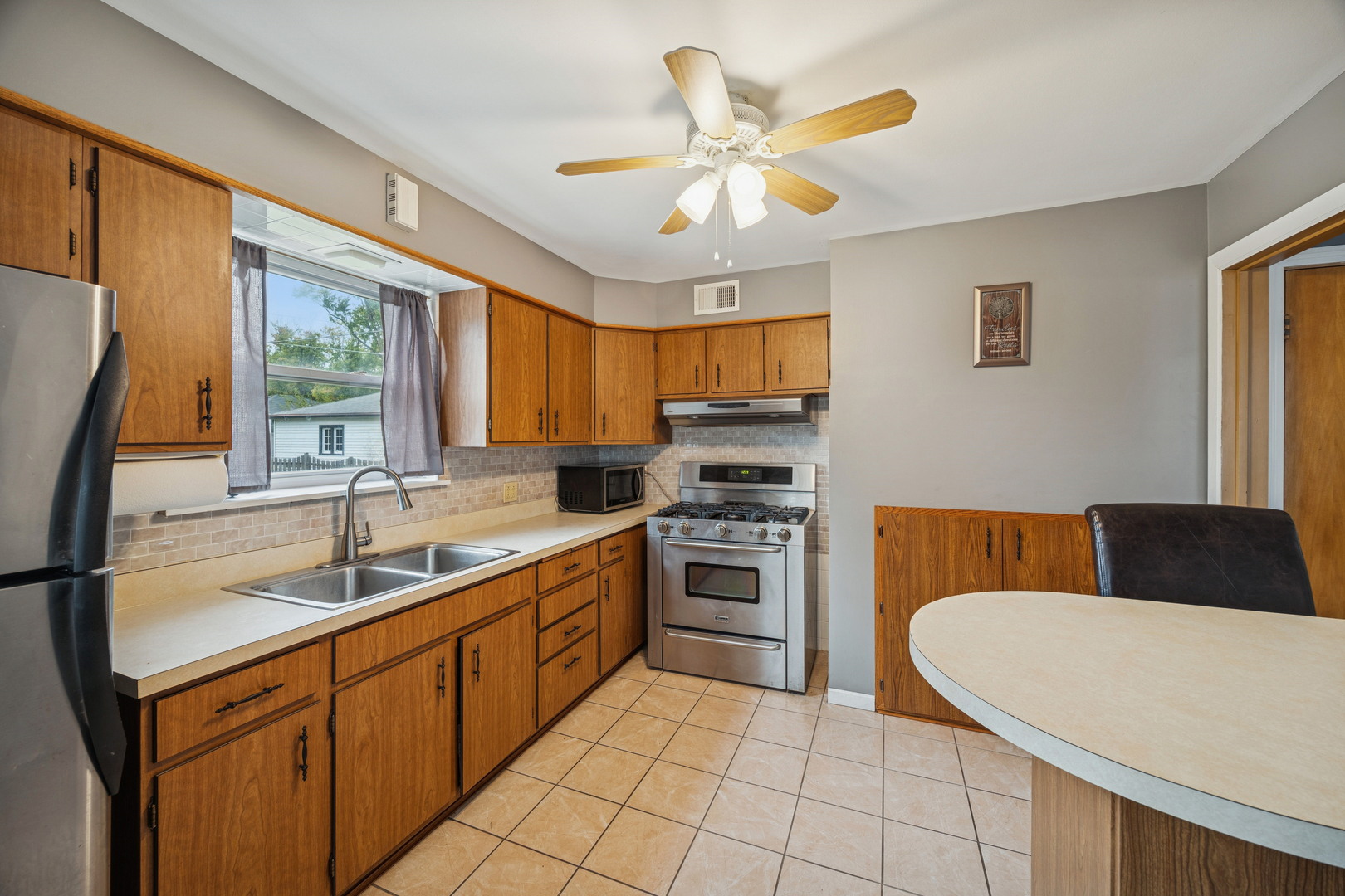 1908 BELLEVIEW Avenue, Westchester, IL 60154