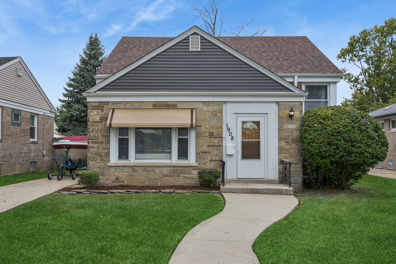 1908 BELLEVIEW Avenue, Westchester, IL 60154