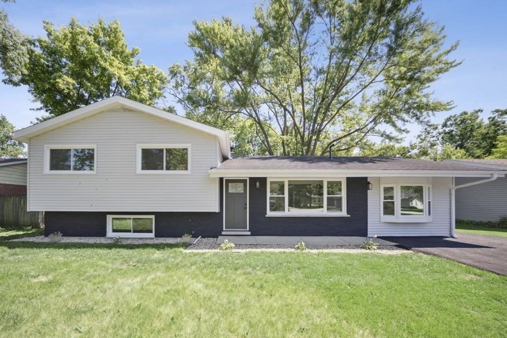 22W633 Burr Oak Drive, Glen Ellyn, IL 60137