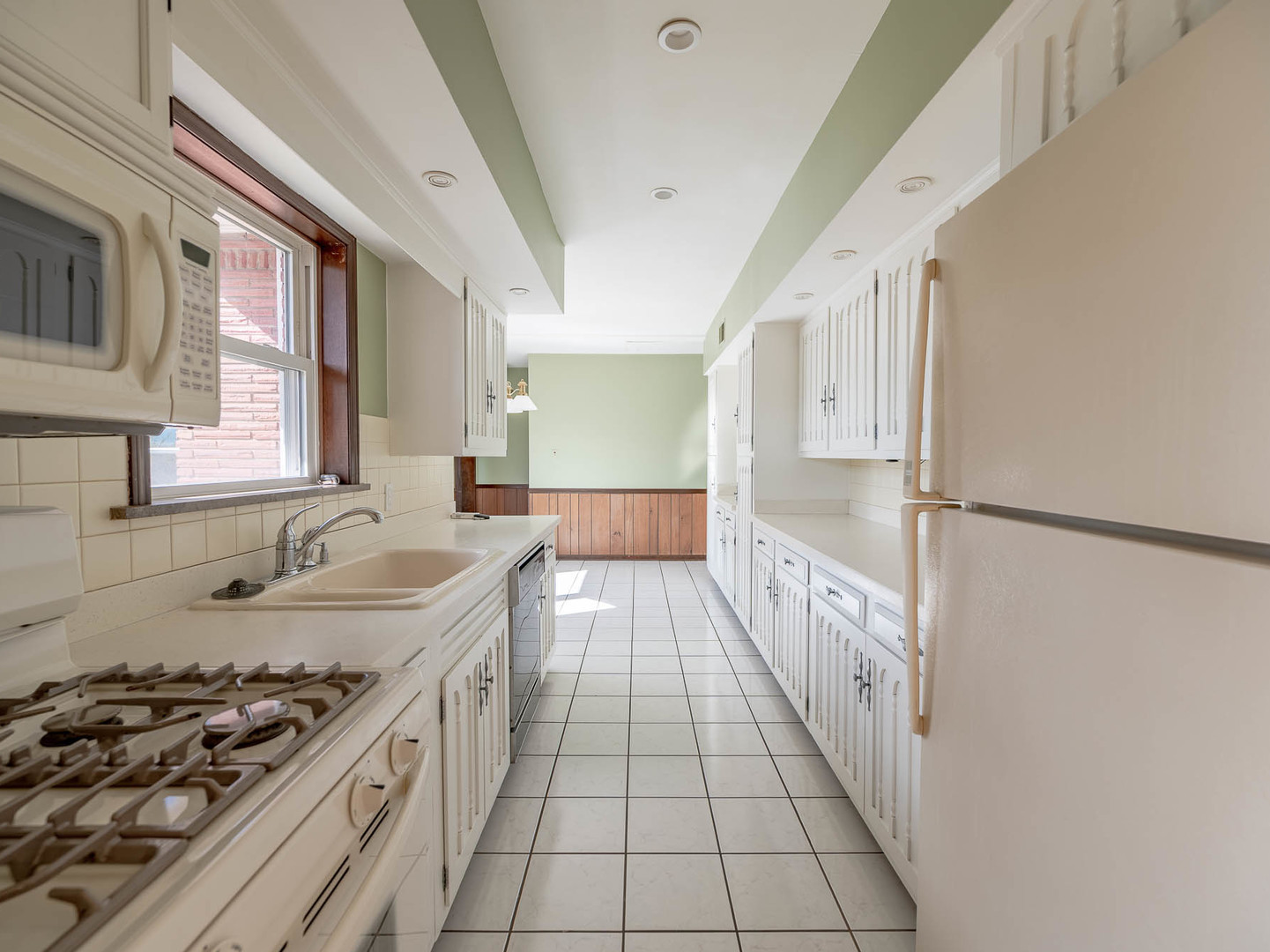 258 W Highland Drive, Chicago Heights, IL 60411