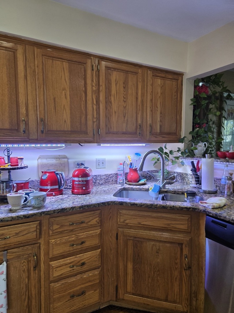 716 Clover Hill Court, Elk Grove Village, IL 60007