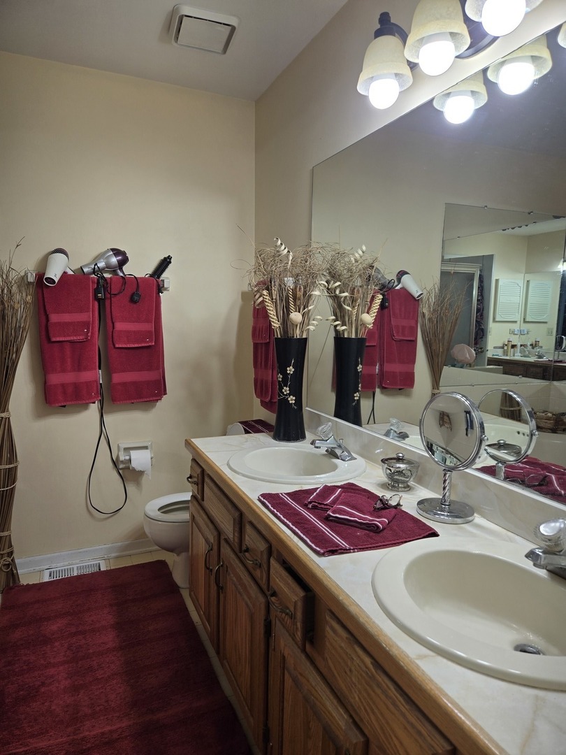 716 Clover Hill Court, Elk Grove Village, IL 60007
