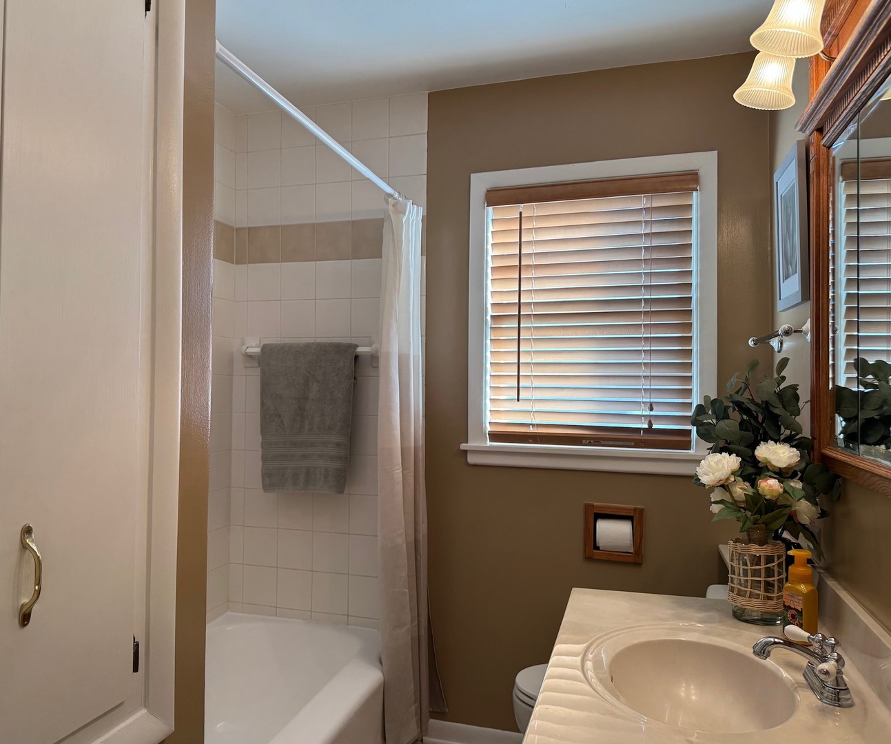 1440 S 4th Avenue, Des Plaines, IL 60018