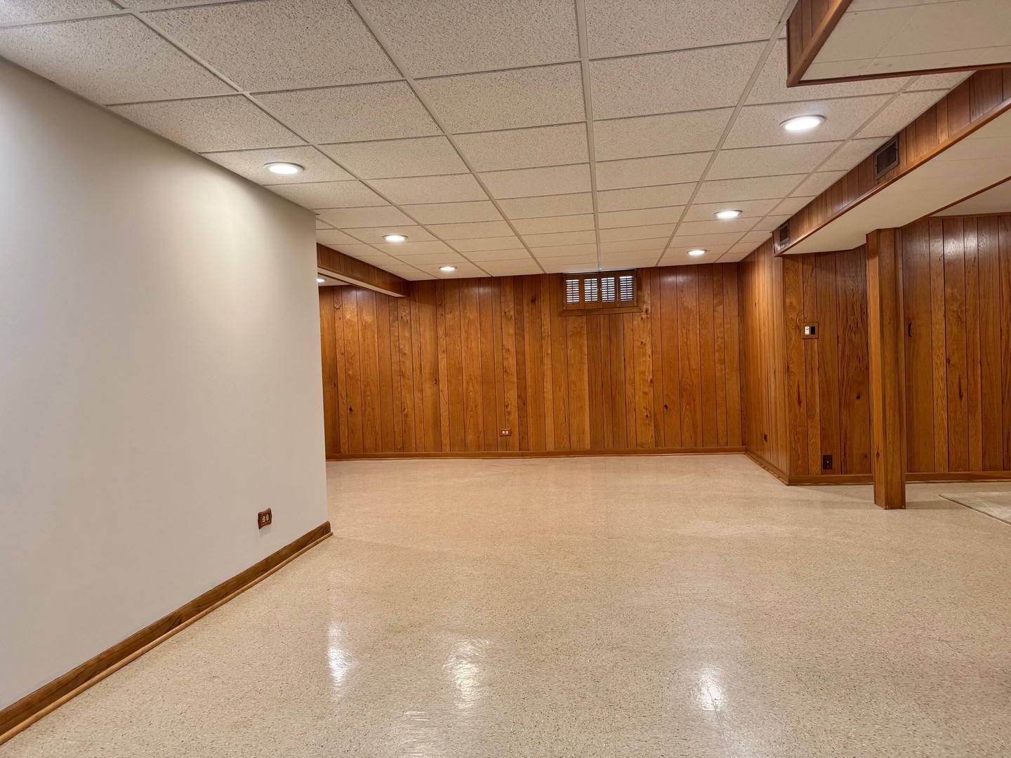 1440 S 4th Avenue, Des Plaines, IL 60018