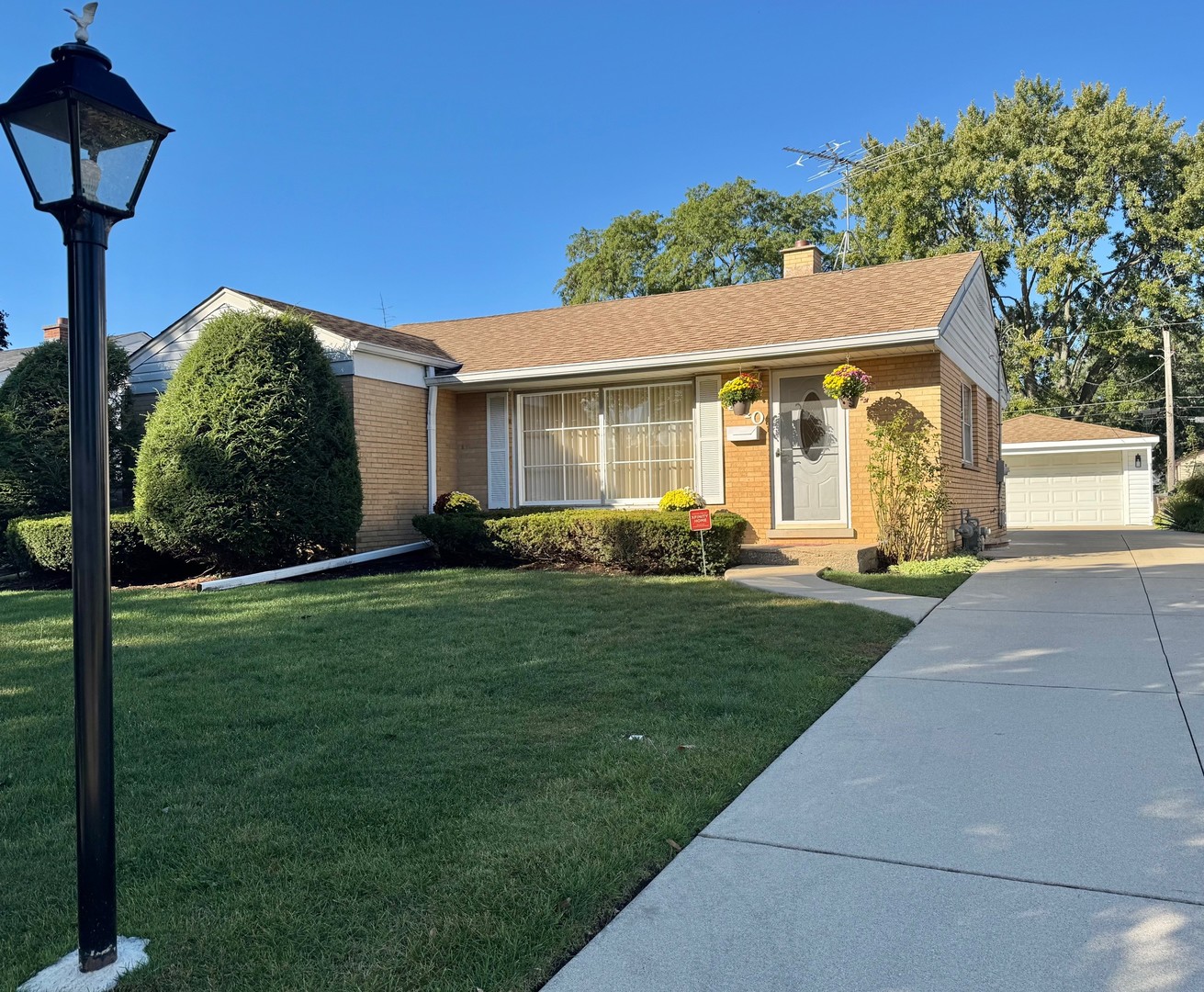 1440 S 4th Avenue, Des Plaines, IL 60018