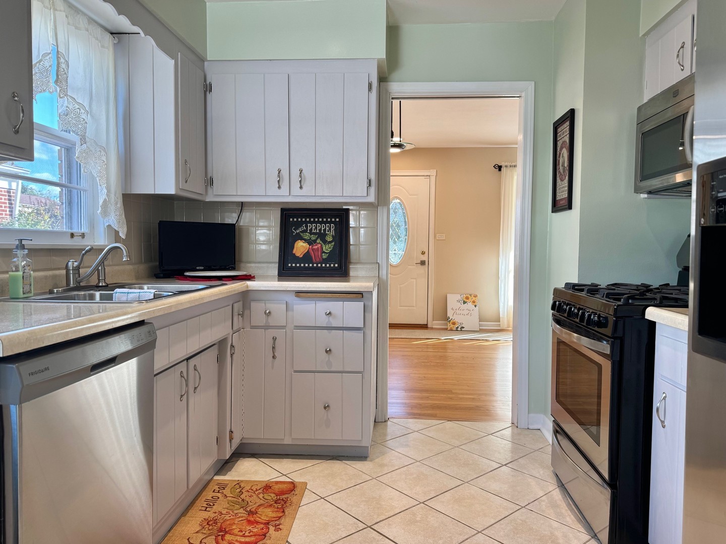 1440 S 4th Avenue, Des Plaines, IL 60018