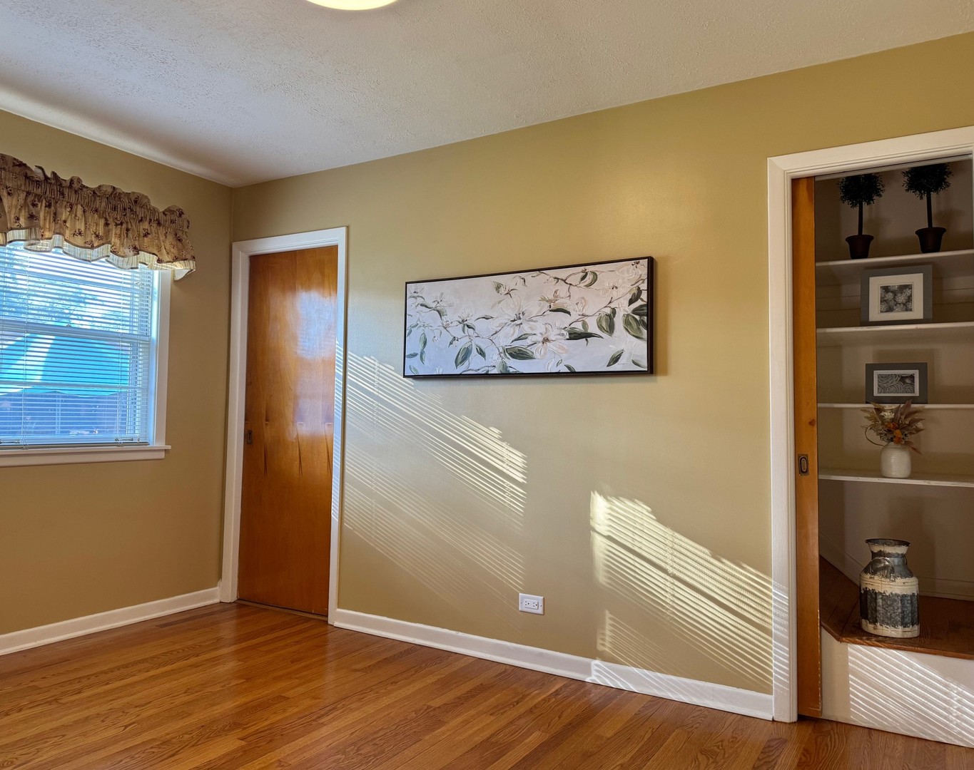 1440 S 4th Avenue, Des Plaines, IL 60018