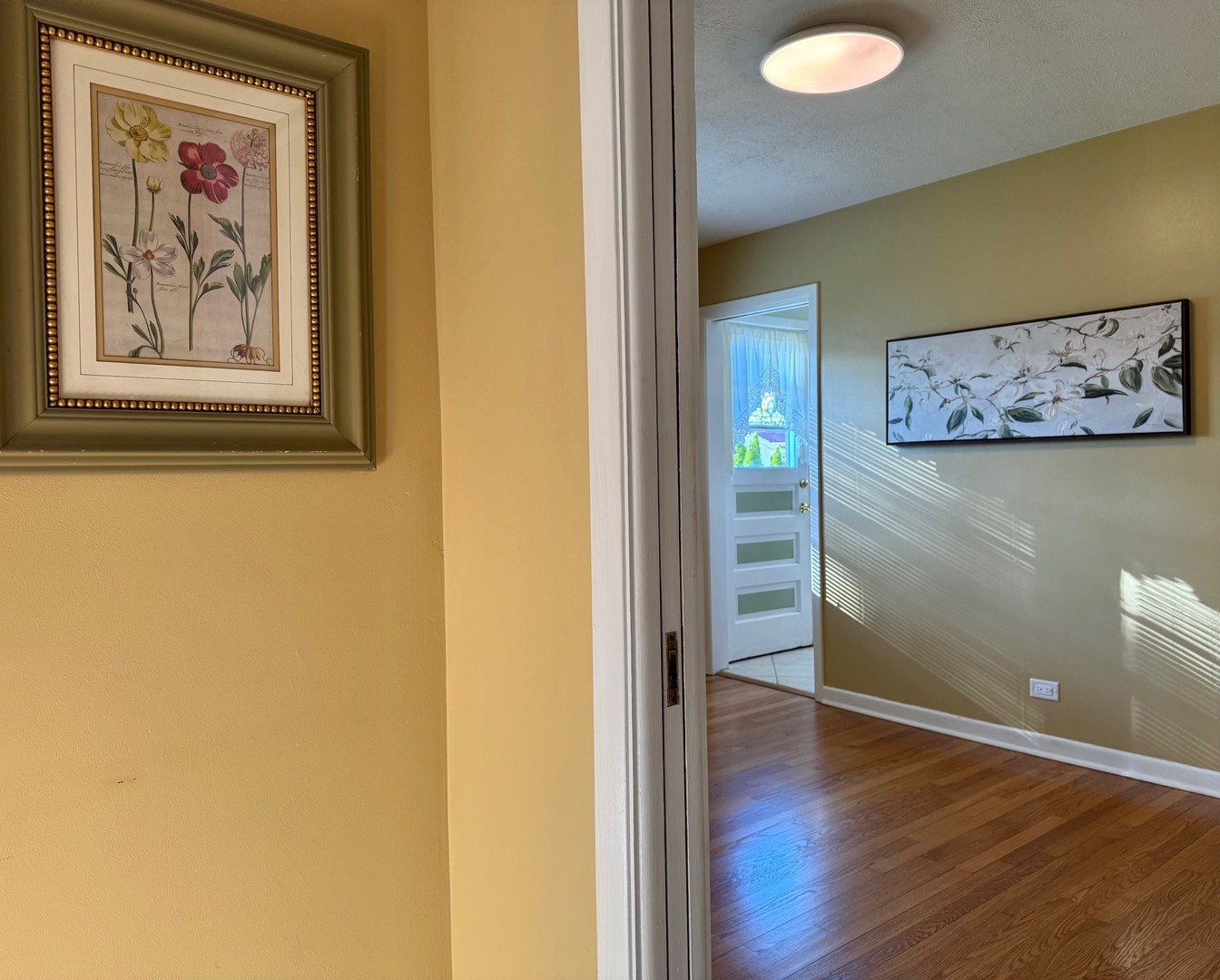 1440 S 4th Avenue, Des Plaines, IL 60018