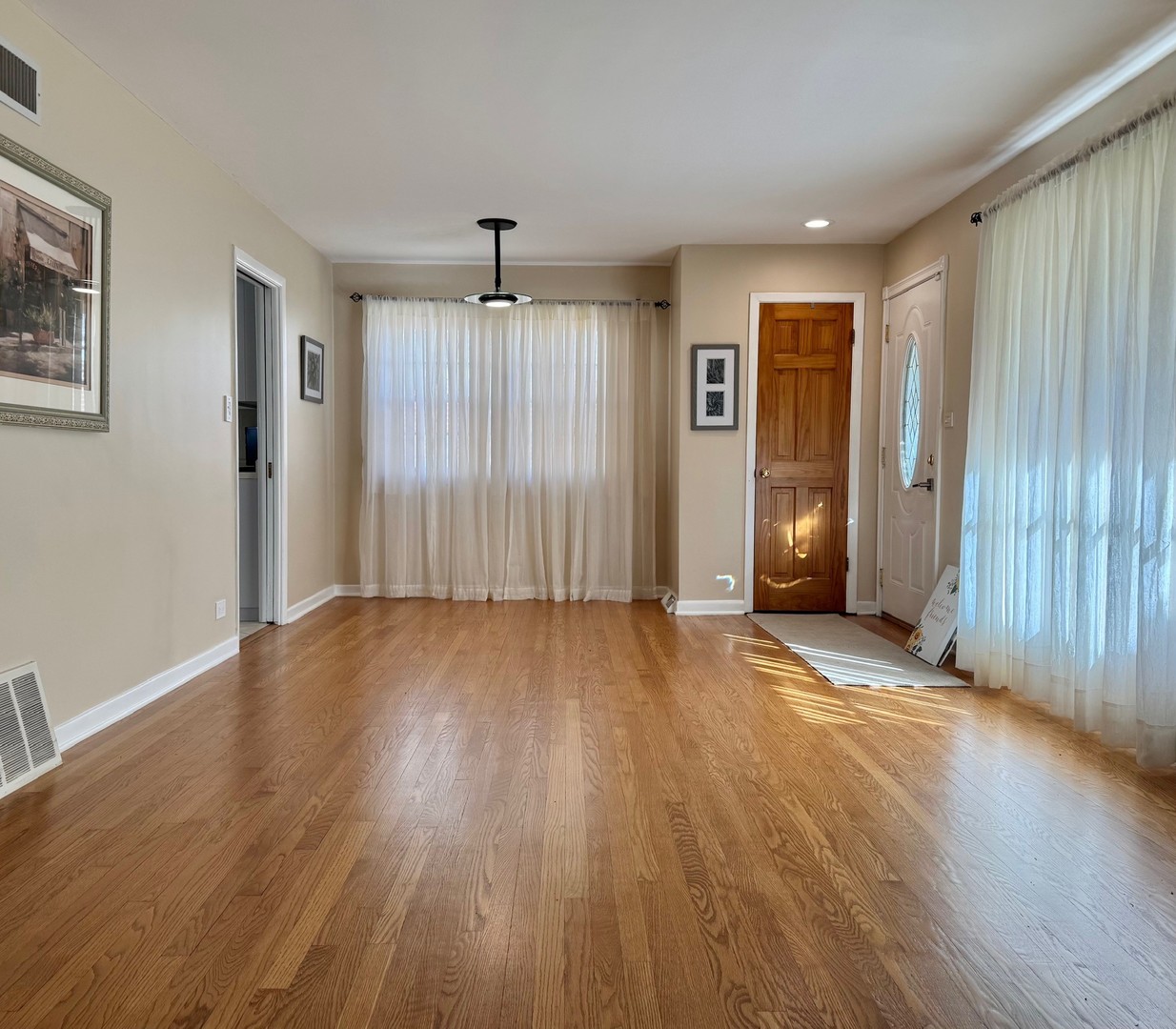 1440 S 4th Avenue, Des Plaines, IL 60018