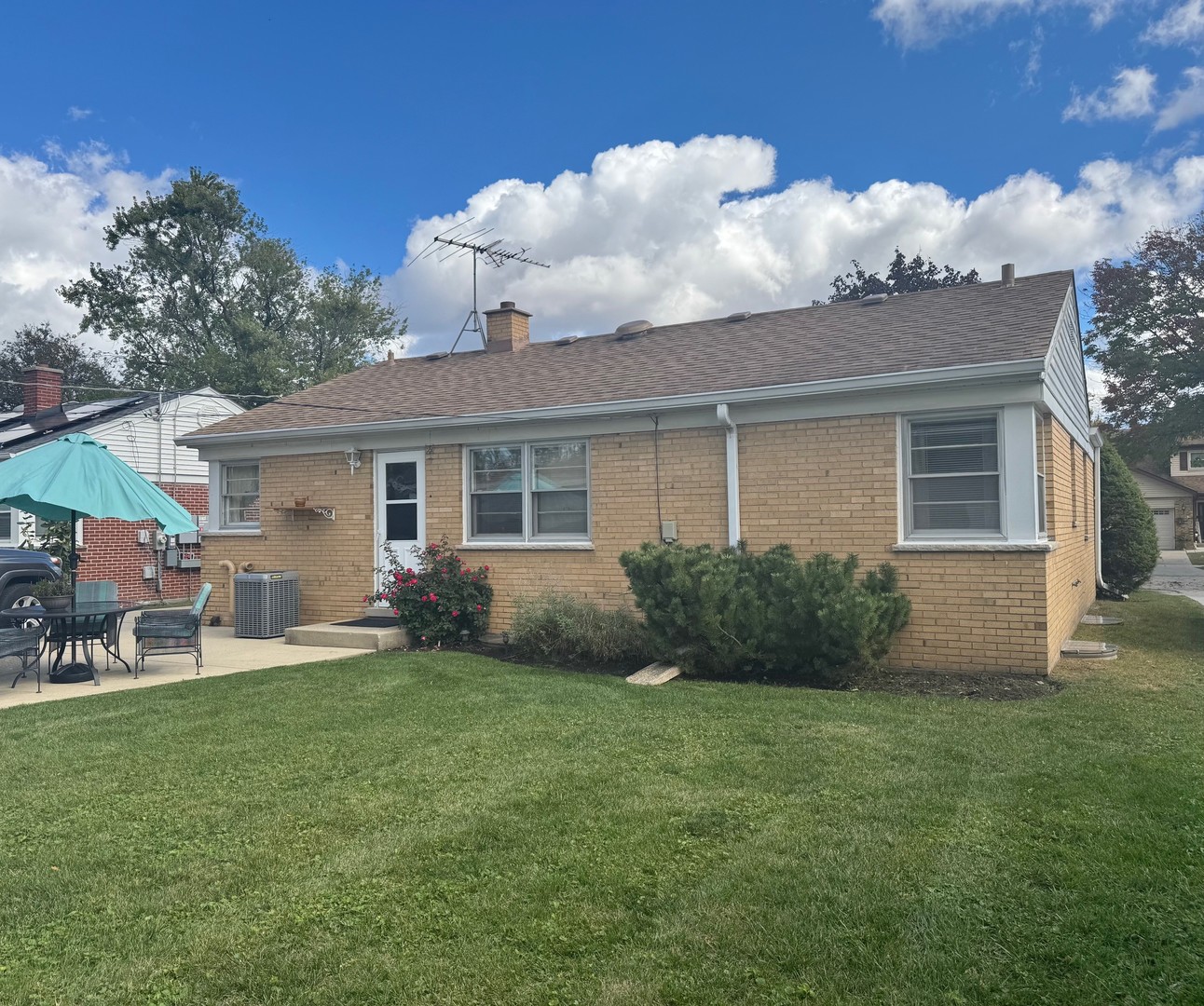1440 S 4th Avenue, Des Plaines, IL 60018