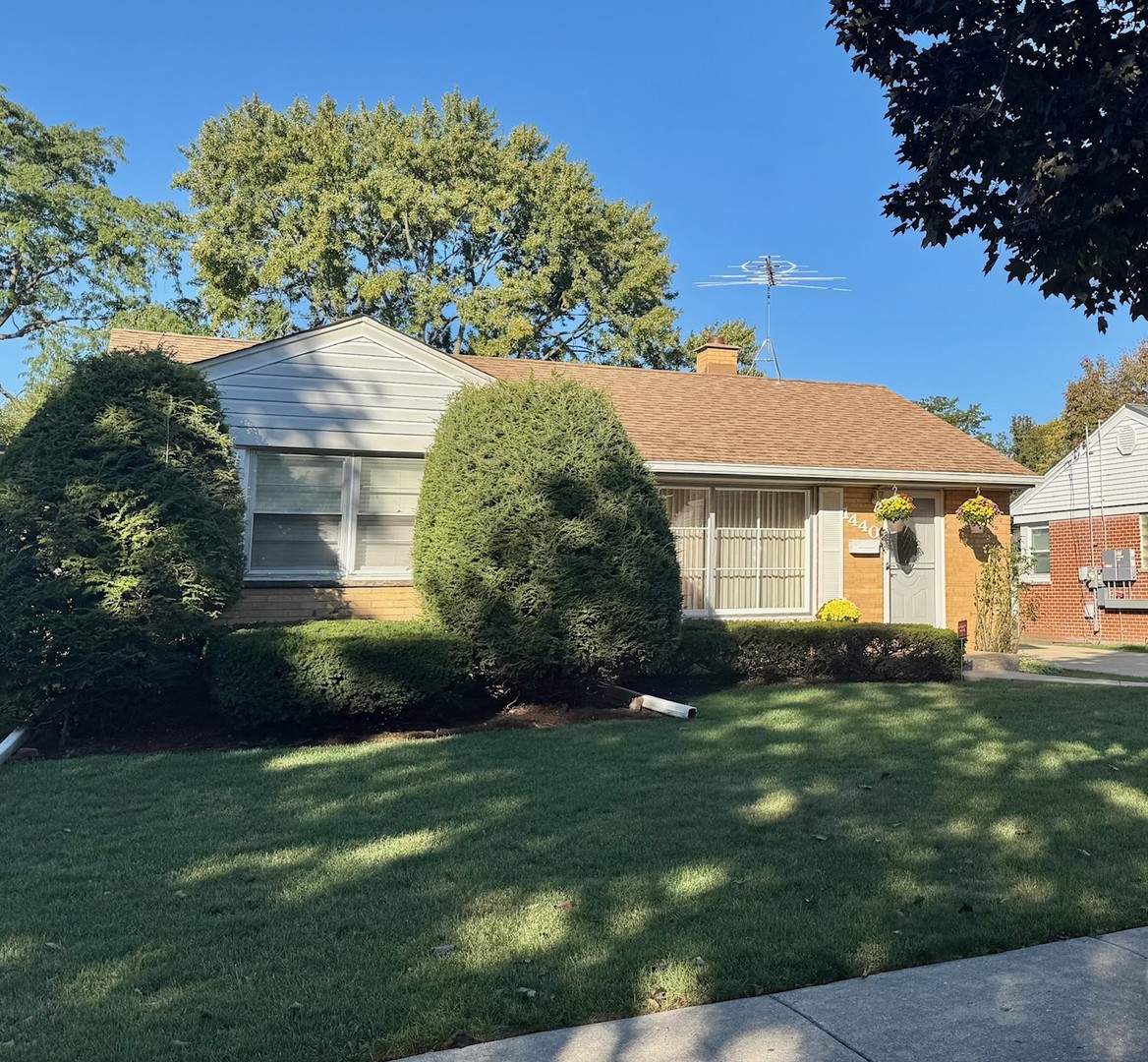 1440 S 4th Avenue, Des Plaines, IL 60018