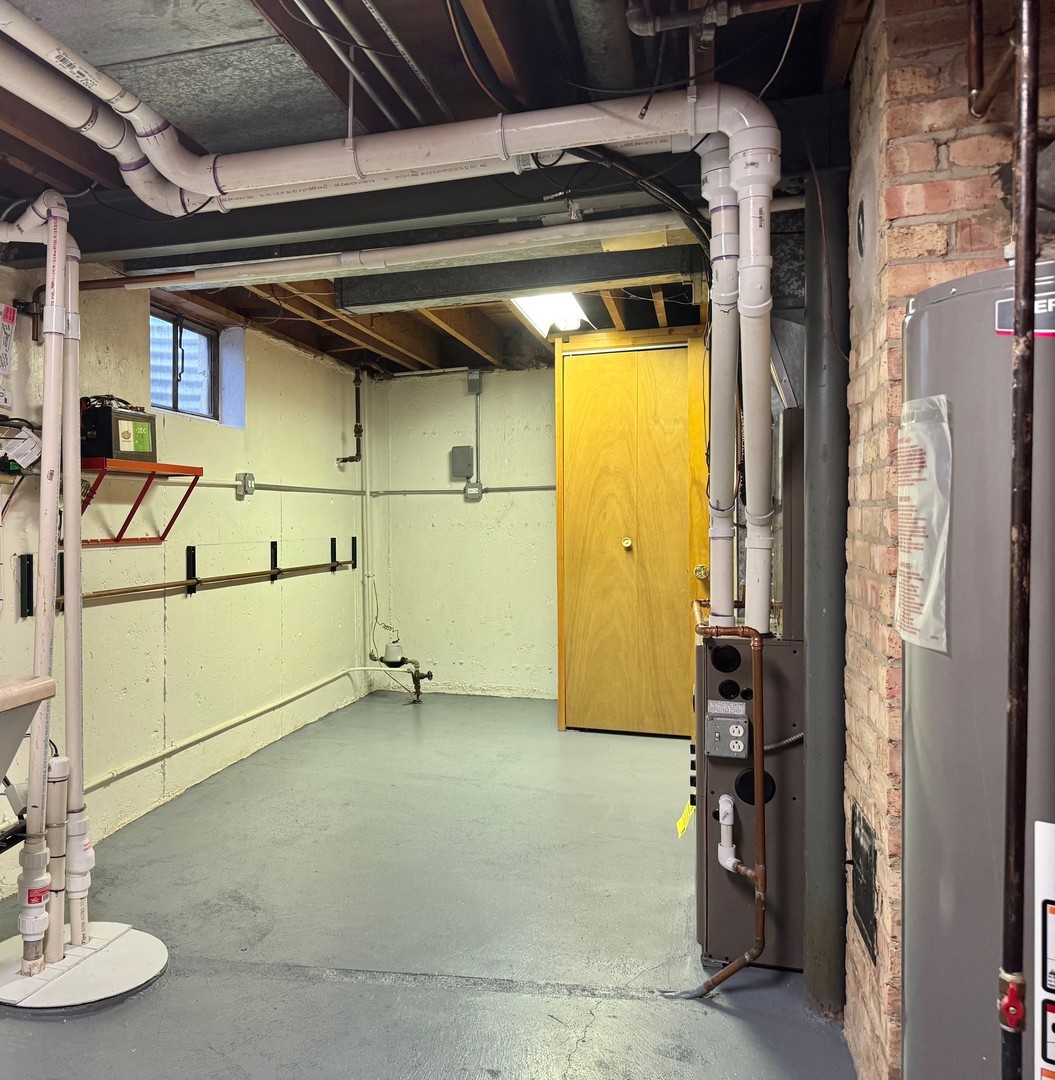 1440 S 4th Avenue, Des Plaines, IL 60018
