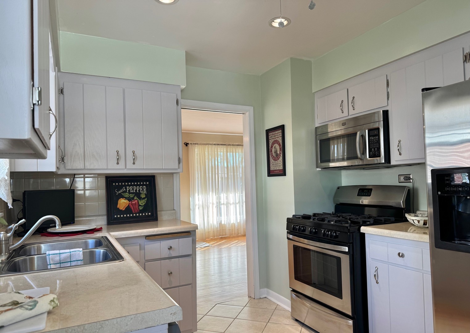 1440 S 4th Avenue, Des Plaines, IL 60018