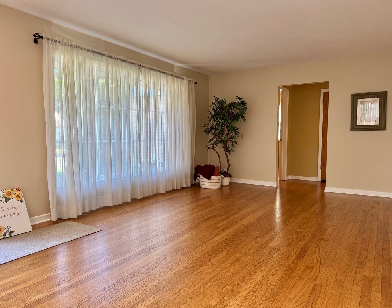 1440 S 4th Avenue, Des Plaines, IL 60018