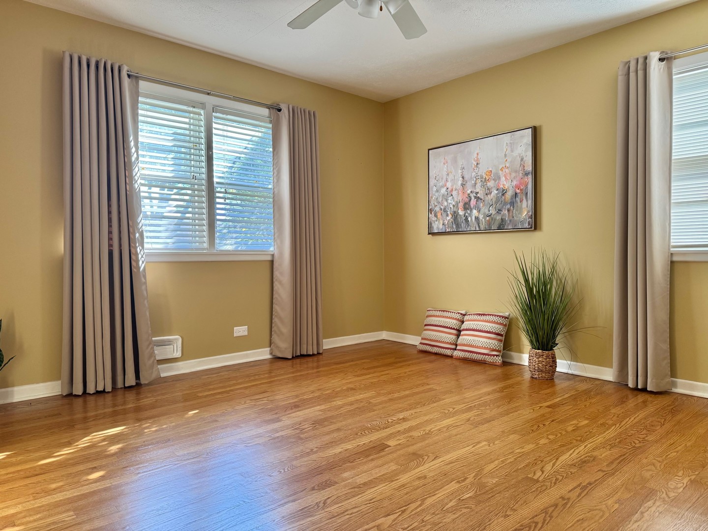 1440 S 4th Avenue, Des Plaines, IL 60018