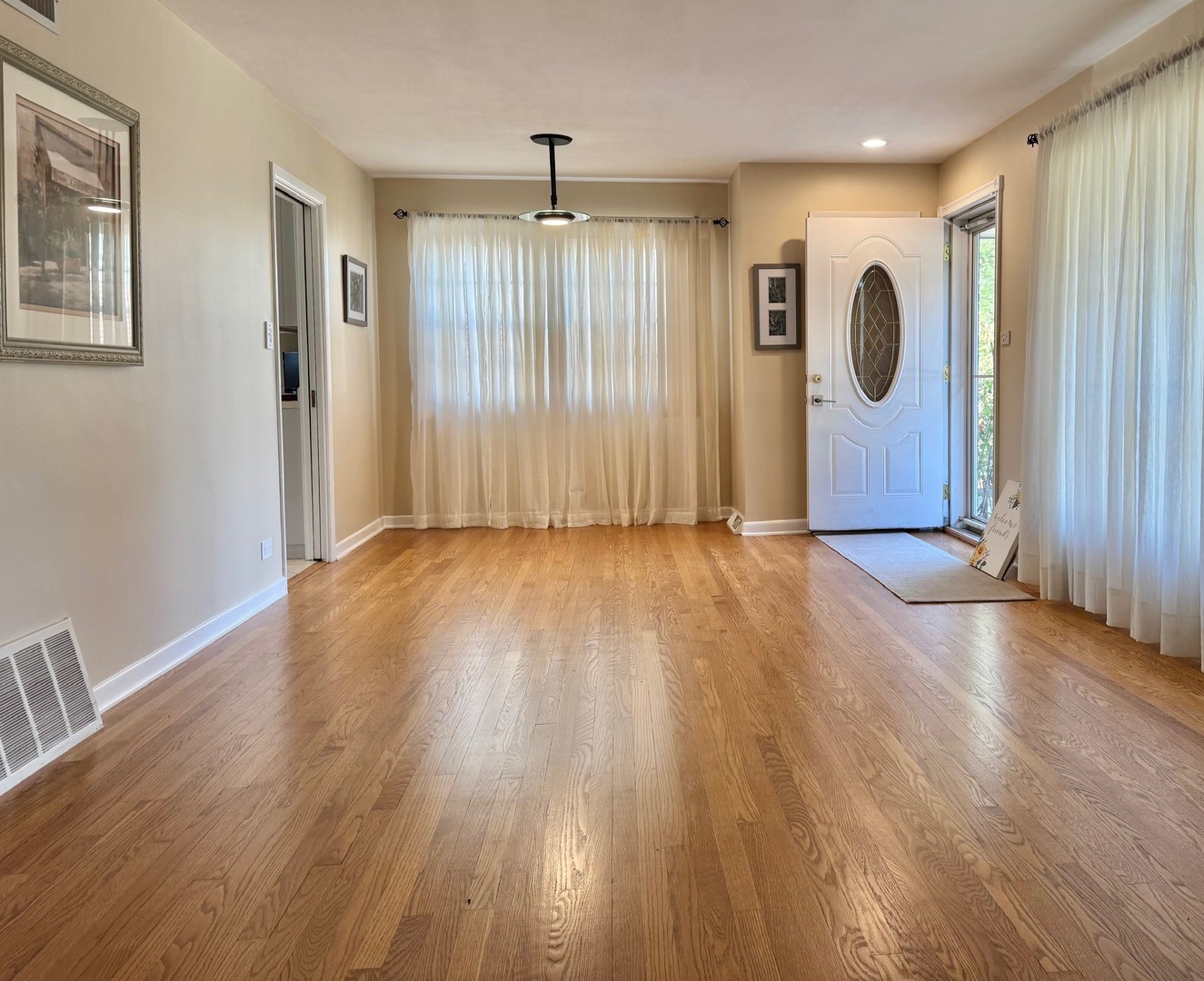 1440 S 4th Avenue, Des Plaines, IL 60018